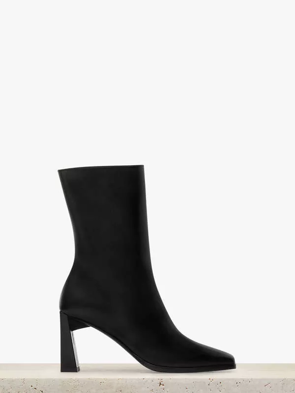 LEATHER ANKLE BOOT IN BLACK
